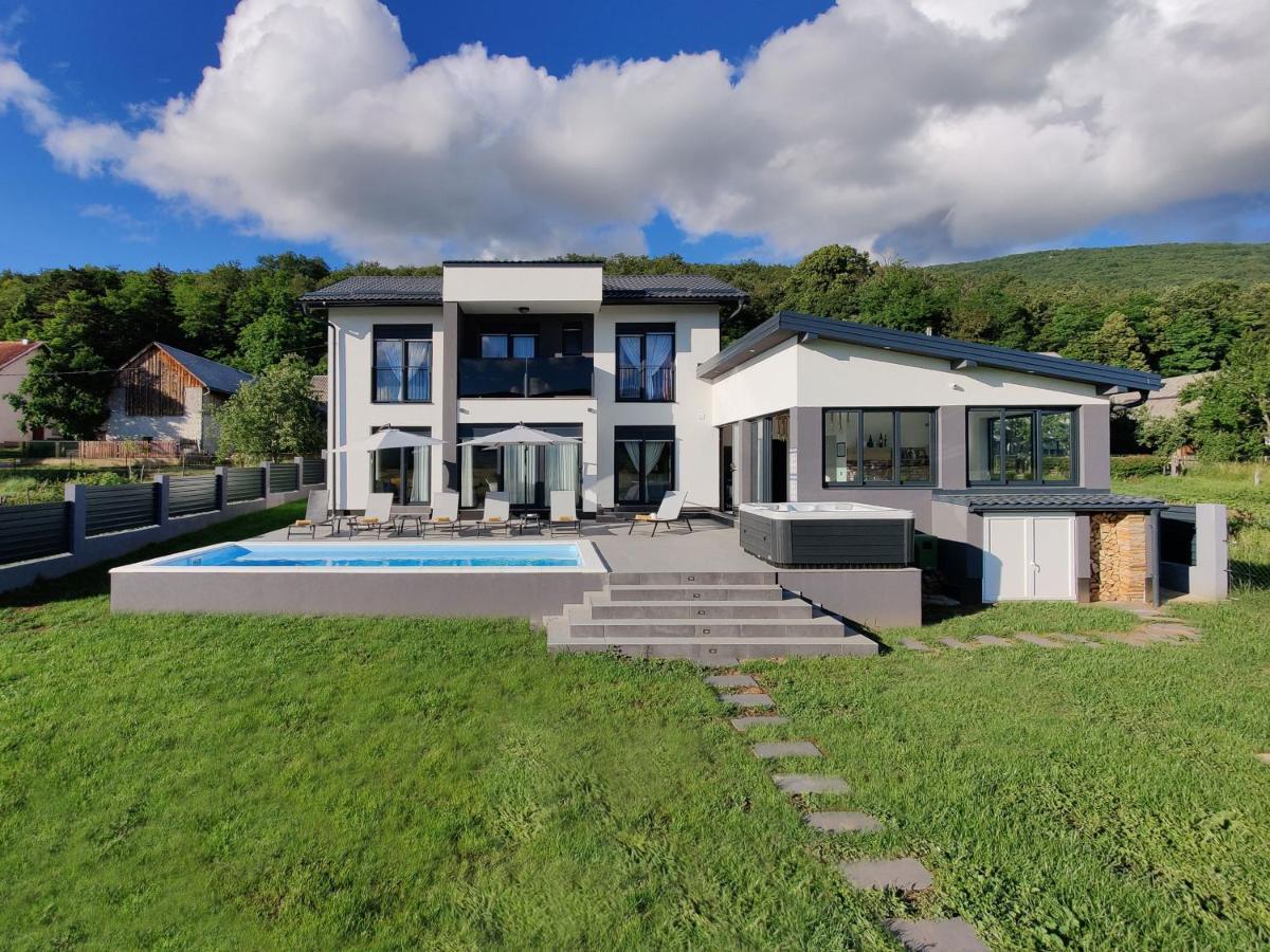Villa Biser Gacke Sinac Eksteriør bilde